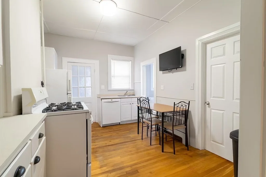 2 bed, 1 bath apartment for rent at 4 Sherman St Unit 1, Harvard Square — photo 6 of 8