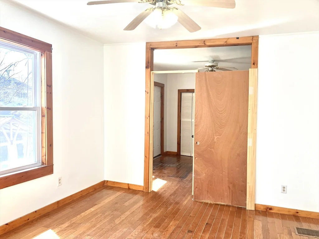2 bed, 1 bath apartment for rent at 4 Sisson Ter Unit 1, East Lynn — photo 10 of 16
