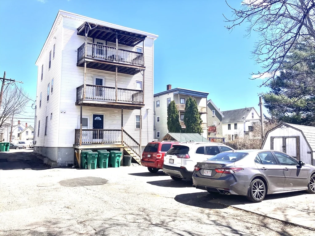 2 bed, 1 bath apartment for rent at 4 Sisson Ter Unit 1, East Lynn — photo 3 of 16
