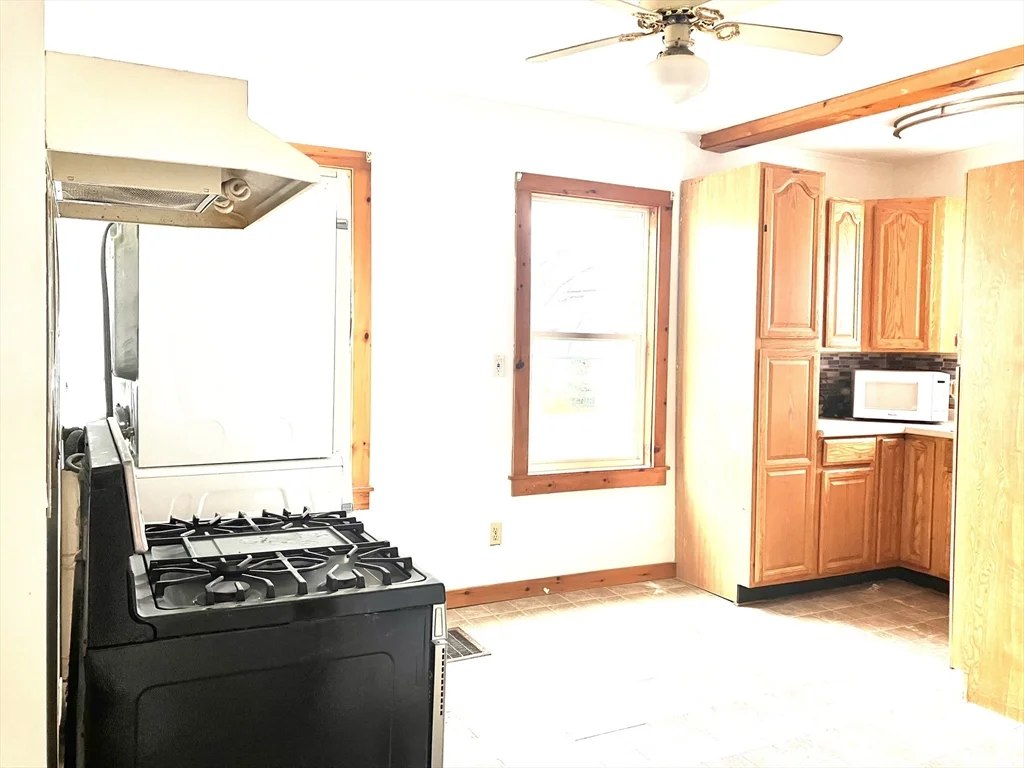 2 bed, 1 bath apartment for rent at 4 Sisson Ter Unit 1, East Lynn — photo 8 of 16