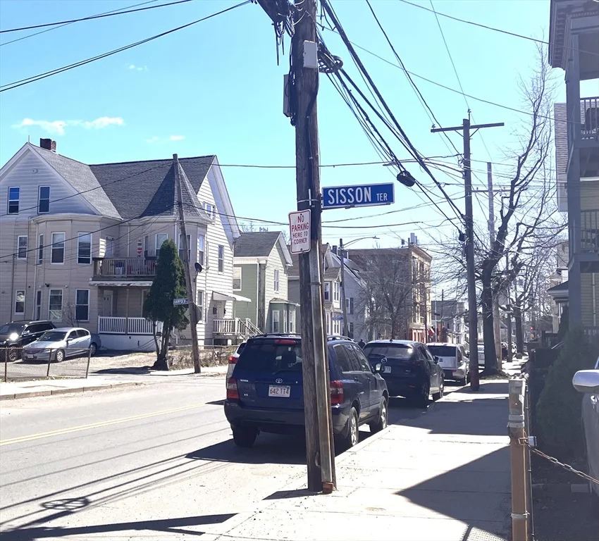 2 bed, 1 bath apartment for rent at 4 Sisson Ter Unit 1, East Lynn — photo 2 of 16