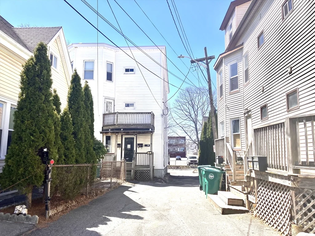 2 bed, 1 bath apartment for rent at 4 Sisson Ter Unit 1, East Lynn — photo 1 of 16