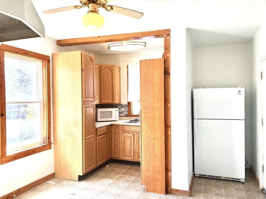 2 bed, 1 bath apartment for rent at 4 Sisson Ter Unit 1, East Lynn — photo 6 of 16