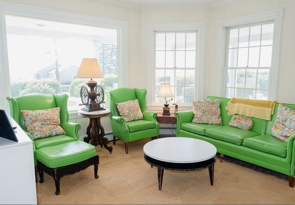 5 bed, 3 bath apartment for rent at 4 Spray Ave Unit 0, Marblehead — photo 4 of 33