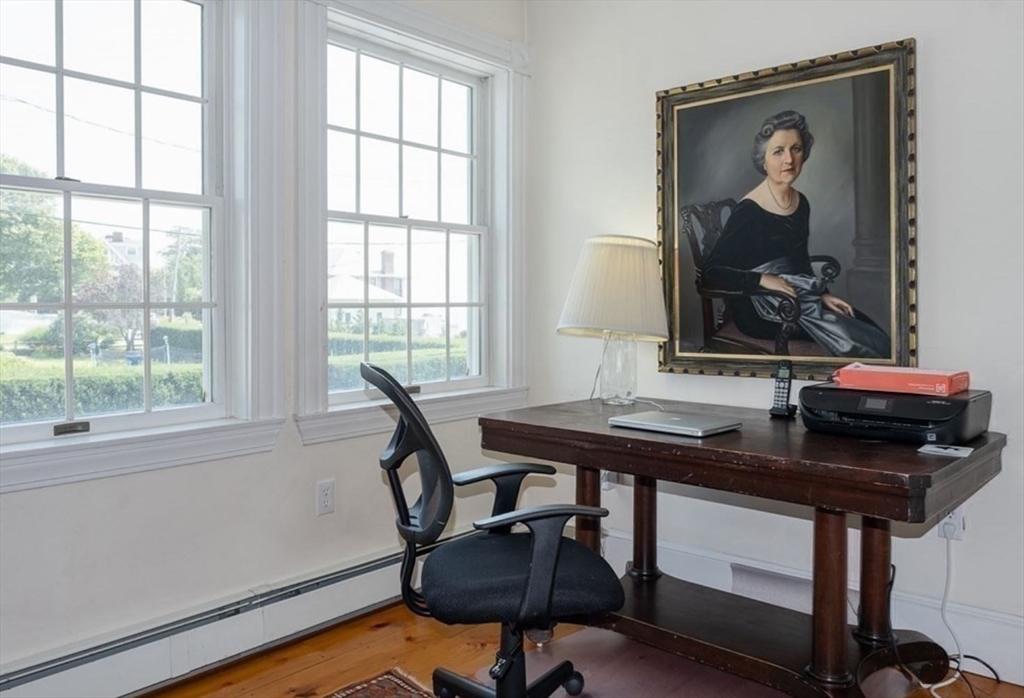 5 bed, 3 bath apartment for rent at 4 Spray Ave Unit 0, Marblehead — photo 18 of 33