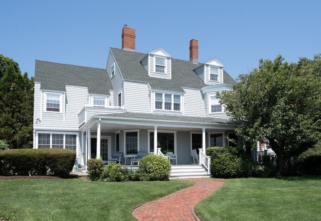 5 bed, 3 bath apartment for rent at 4 Spray Ave Unit 0, Marblehead — photo 1 of 33
