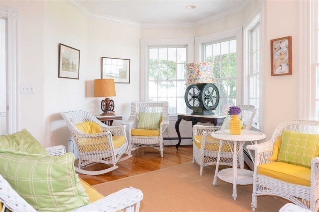 5 bed, 3 bath apartment for rent at 4 Spray Ave Unit 0, Marblehead — photo 6 of 33