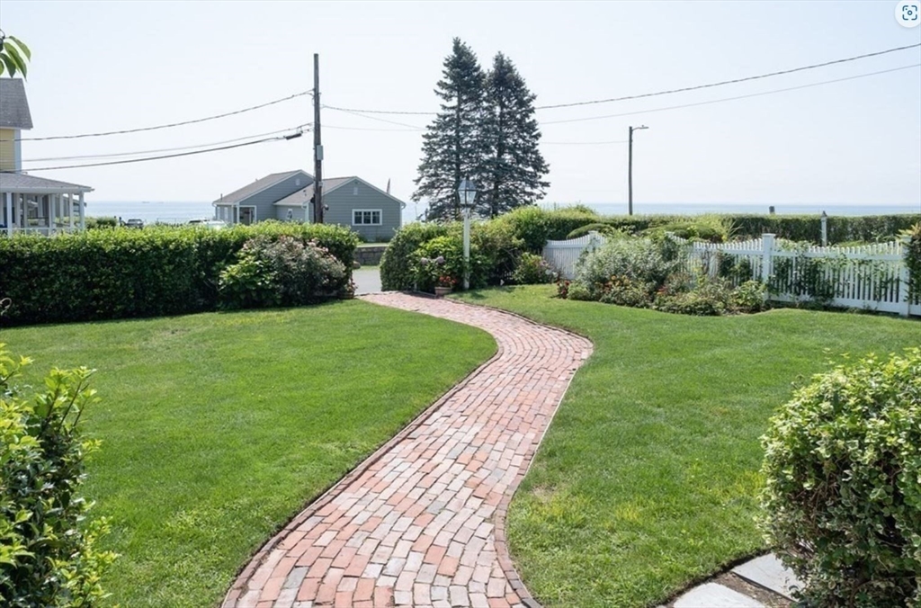 5 bed, 3 bath apartment for rent at 4 Spray Ave Unit 0, Marblehead — photo 3 of 33
