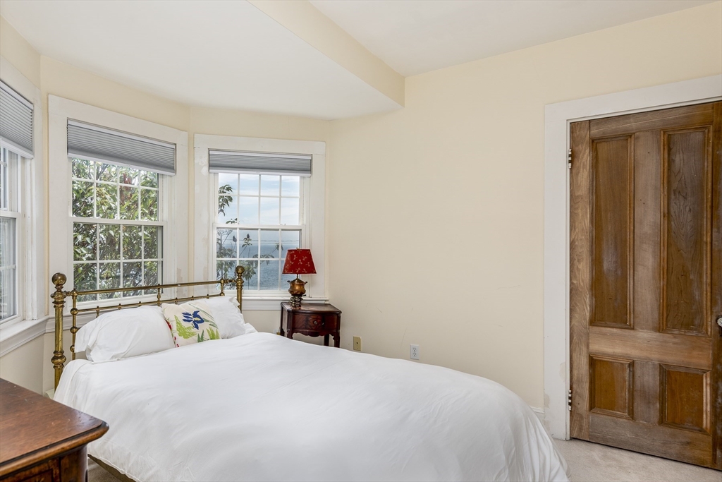 5 bed, 3 bath apartment for rent at 4 Spray Ave Unit 0, Marblehead — photo 26 of 33