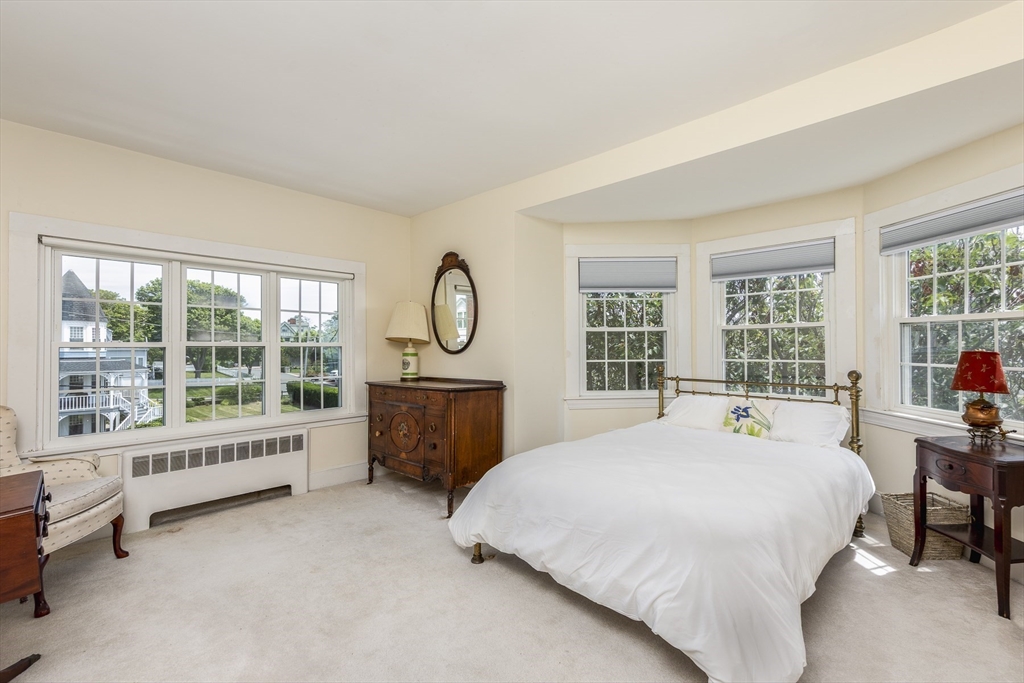 5 bed, 3 bath apartment for rent at 4 Spray Ave Unit 0, Marblehead — photo 25 of 33