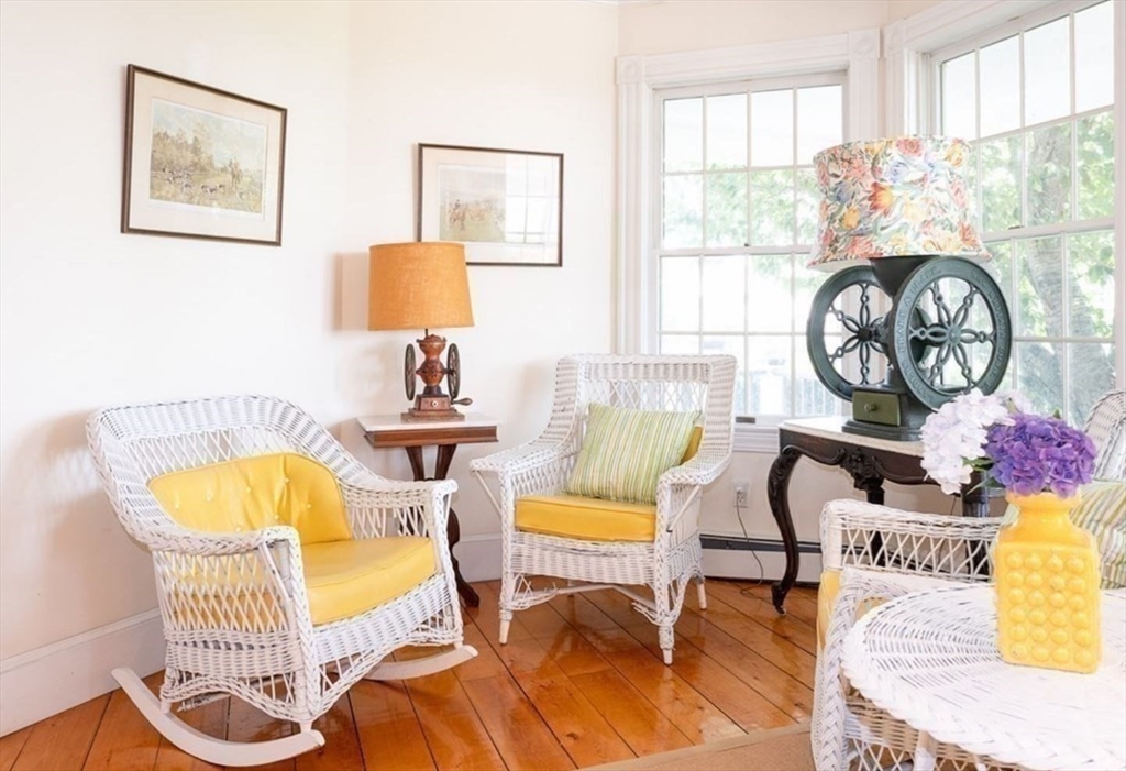 5 bed, 3 bath apartment for rent at 4 Spray Ave Unit 0, Marblehead — photo 7 of 33