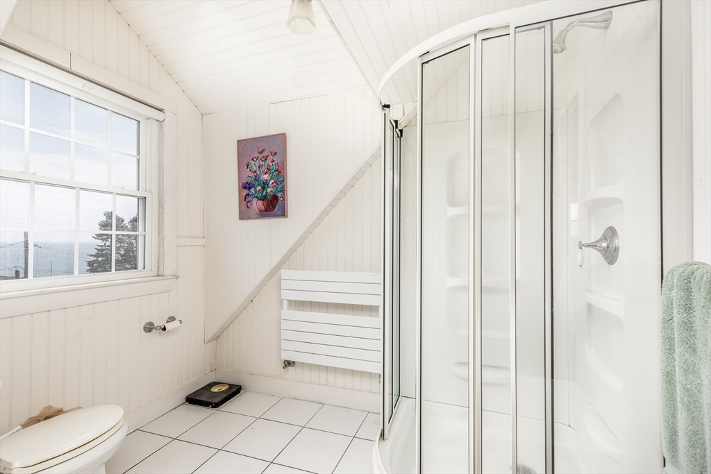 5 bed, 3 bath apartment for rent at 4 Spray Ave Unit 0, Marblehead — photo 24 of 33