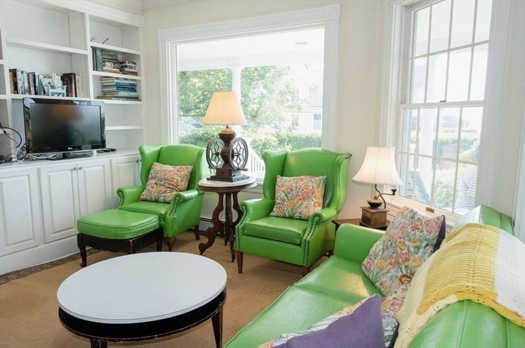 5 bed, 3 bath apartment for rent at 4 Spray Ave Unit 0, Marblehead — photo 5 of 33