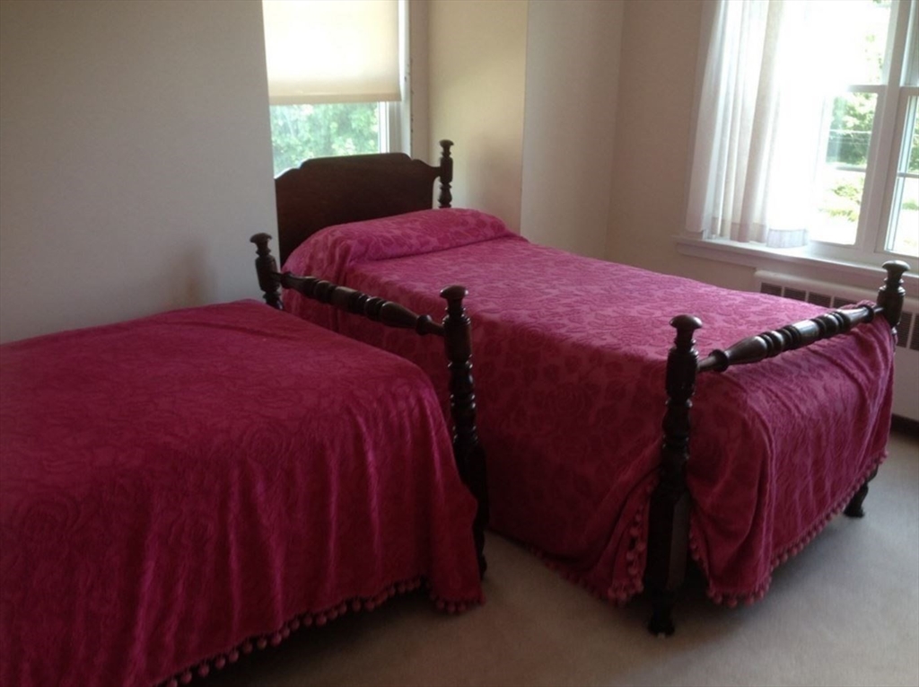 5 bed, 3 bath apartment for rent at 4 Spray Ave Unit 0, Marblehead — photo 15 of 33