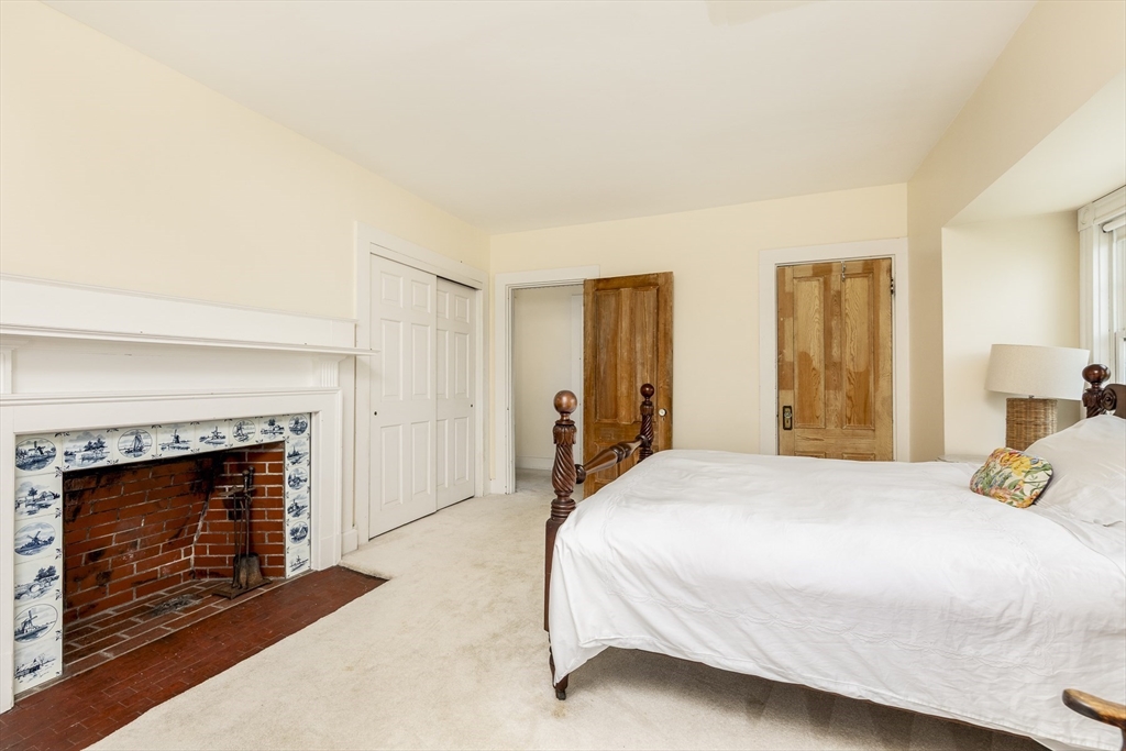 5 bed, 3 bath apartment for rent at 4 Spray Ave Unit 0, Marblehead — photo 22 of 33