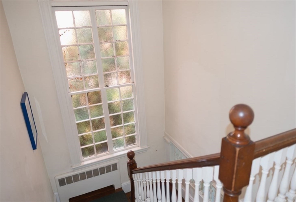 5 bed, 3 bath apartment for rent at 4 Spray Ave Unit 0, Marblehead — photo 12 of 33