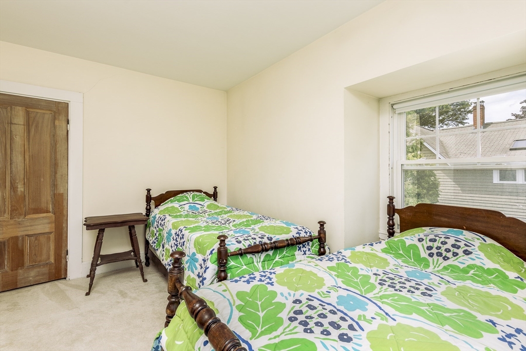 5 bed, 3 bath apartment for rent at 4 Spray Ave Unit 0, Marblehead — photo 29 of 33