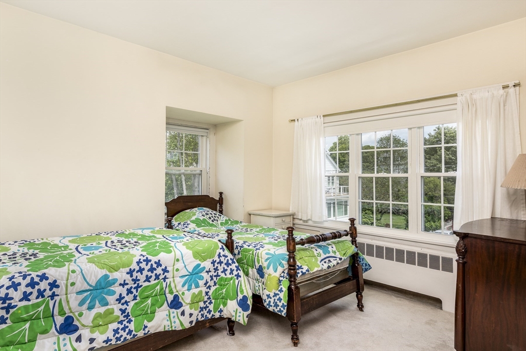5 bed, 3 bath apartment for rent at 4 Spray Ave Unit 0, Marblehead — photo 28 of 33