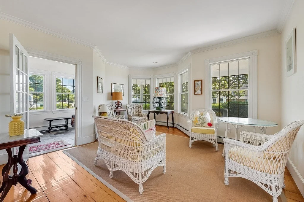 5 bed, 3 bath apartment for rent at 4 Spray Ave Unit SF, Marblehead — photo 2 of 34