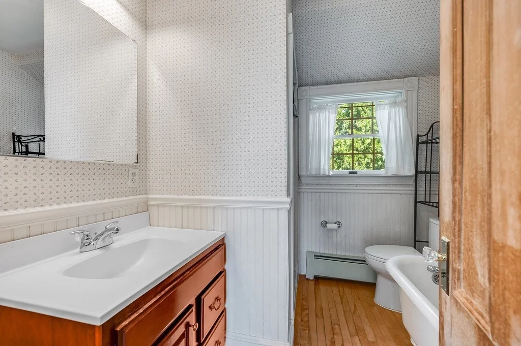 5 bed, 3 bath apartment for rent at 4 Spray Ave Unit SF, Marblehead — photo 23 of 34