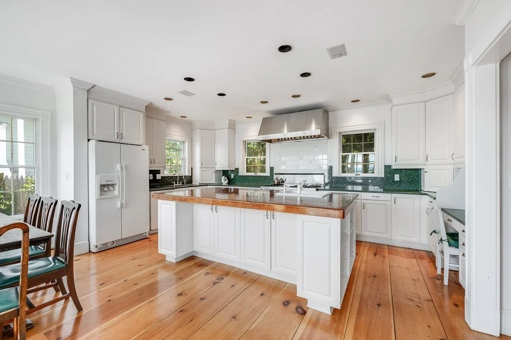5 bed, 3 bath apartment for rent at 4 Spray Ave Unit SF, Marblehead — photo 7 of 34