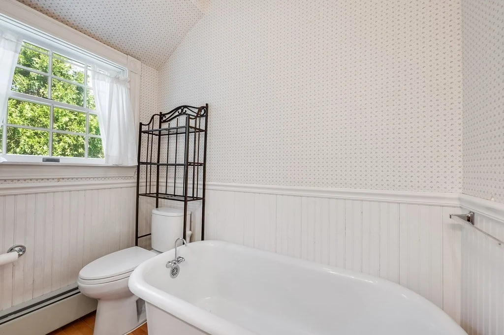 5 bed, 3 bath apartment for rent at 4 Spray Ave Unit SF, Marblehead — photo 24 of 34