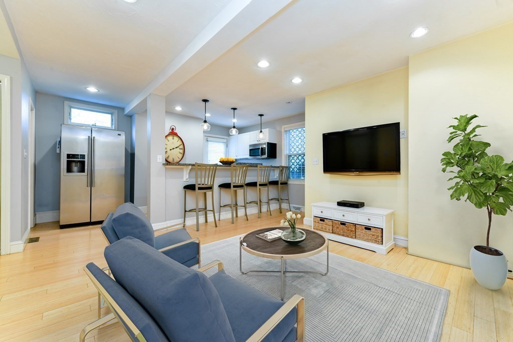 1 bed, 1 bath apartment for rent at 4 Spruce Rd Unit 1, Precinct One/Upper Dedham — photo 2 of 14