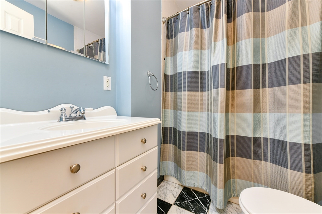 1 bed, 1 bath apartment for rent at 4 Spruce Rd Unit 1, Precinct One/Upper Dedham — photo 9 of 14
