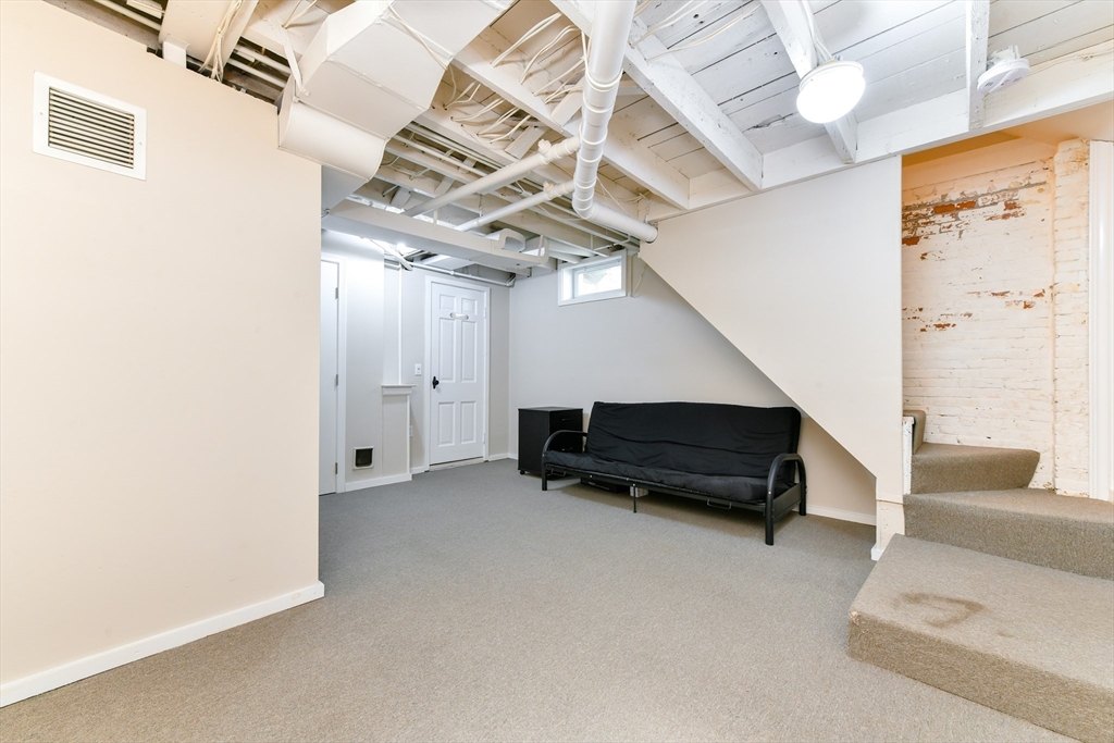 1 bed, 1 bath apartment for rent at 4 Spruce Rd Unit 1, Precinct One/Upper Dedham — photo 11 of 14