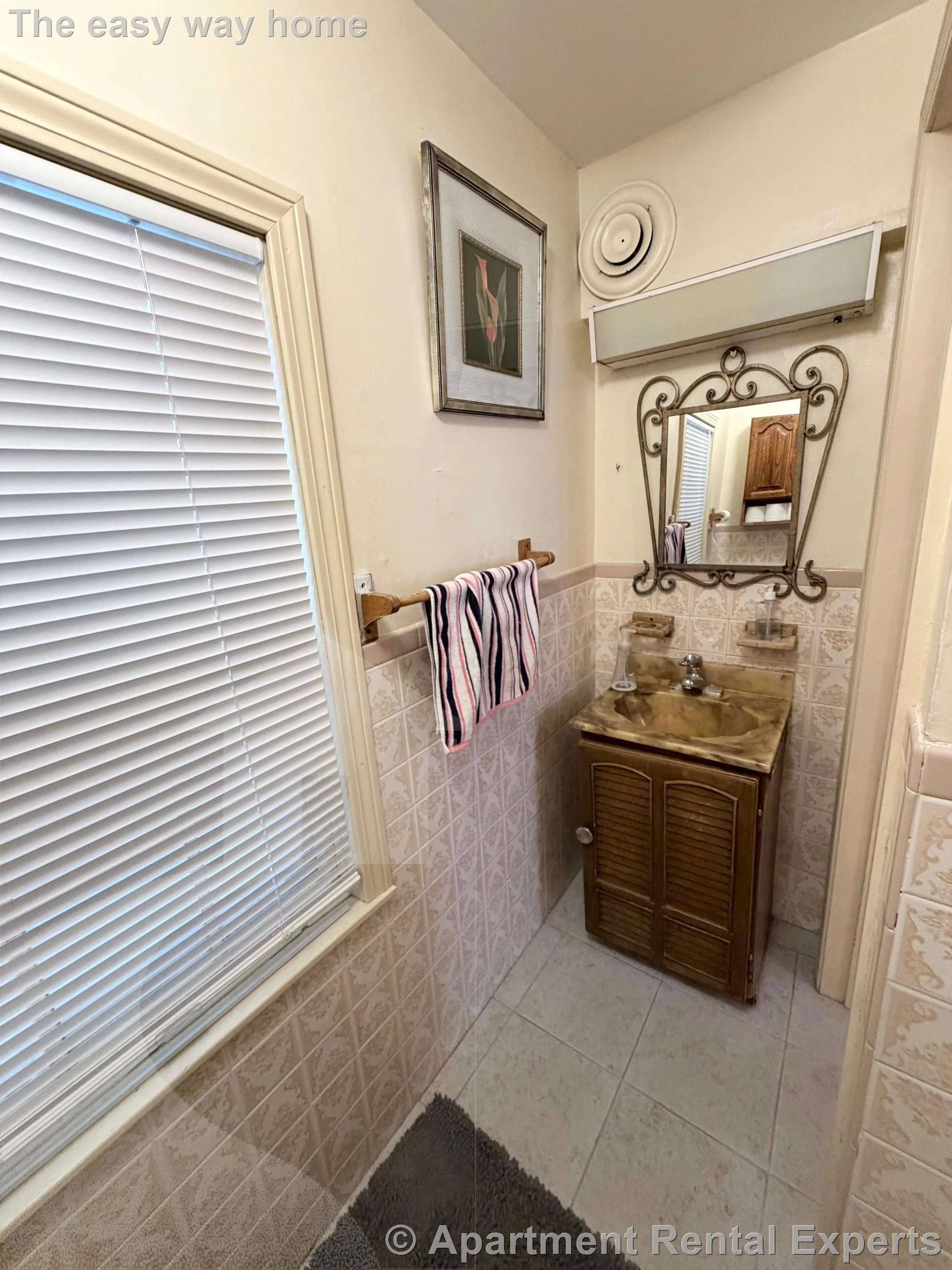 4 bed, 2 bath apartment for rent at 4 Saint Mary Rd, Central Square — photo 17 of 25