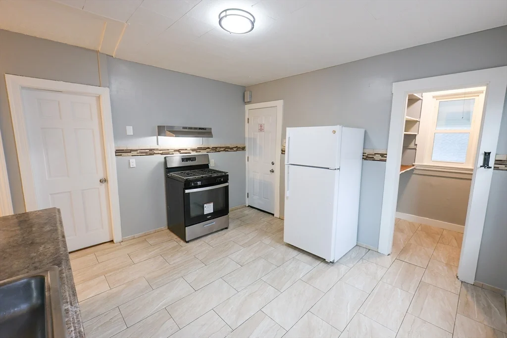 3 bed, 1 bath apartment for rent at 4 Standard St Unit 2, Mattapan — photo 1 of 14