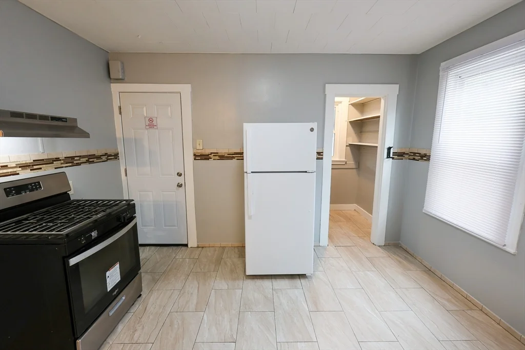 3 bed, 1 bath apartment for rent at 4 Standard St Unit 2, Mattapan — photo 2 of 14