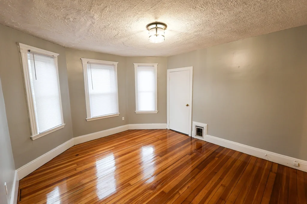 3 bed, 1 bath apartment for rent at 4 Standard St Unit 2, Mattapan — photo 5 of 14