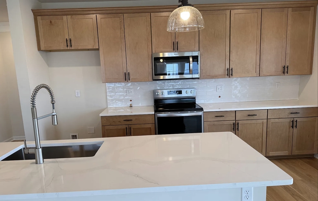 2 bed, 2 bath apartment for rent at 4 Stratton Dr Unit 205, Woburn — photo 3 of 17