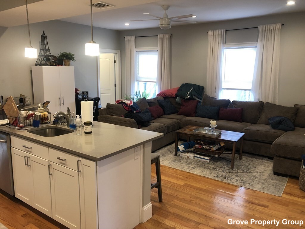 4 bed, 1.5 bath apartment for rent at 4 Sumner St Unit 195 E. Cottage - Unit 2, Dorchester — photo 2 of 9