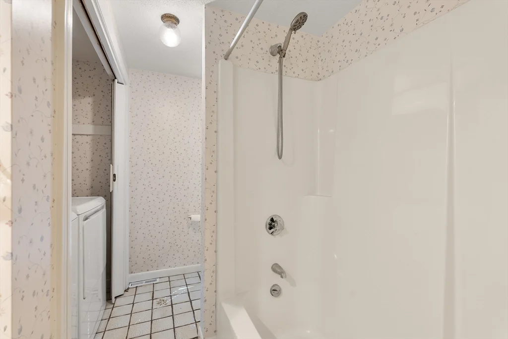 4 bed, 3 bath apartment for rent at 4 Tanglewood Rd, Manchester — photo 19 of 38