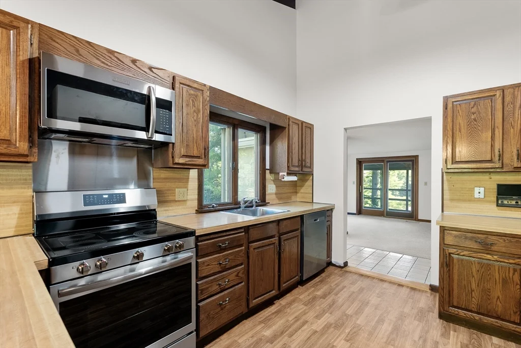 4 bed, 3 bath apartment for rent at 4 Tanglewood Rd, Manchester — photo 10 of 38