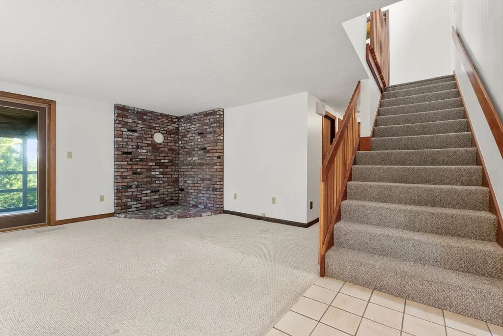 4 bed, 3 bath apartment for rent at 4 Tanglewood Rd, Manchester — photo 3 of 38
