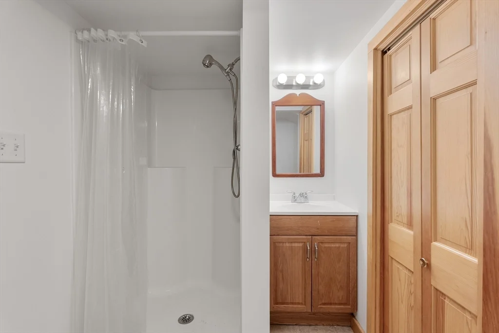 4 bed, 3 bath apartment for rent at 4 Tanglewood Rd, Manchester — photo 31 of 38