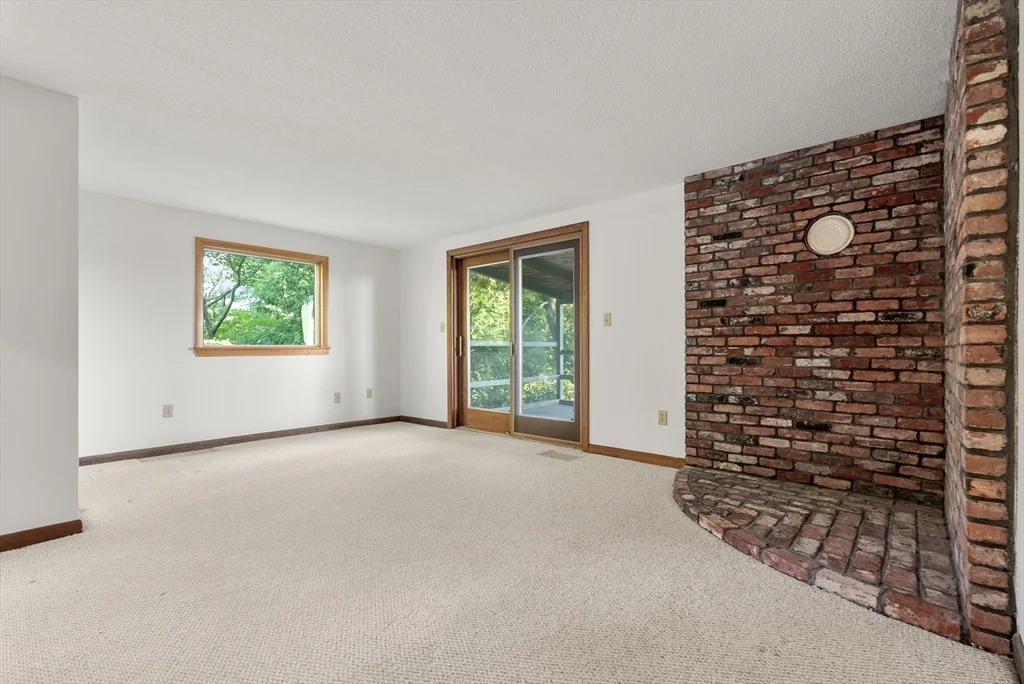 4 bed, 3 bath apartment for rent at 4 Tanglewood Rd, Manchester — photo 4 of 38