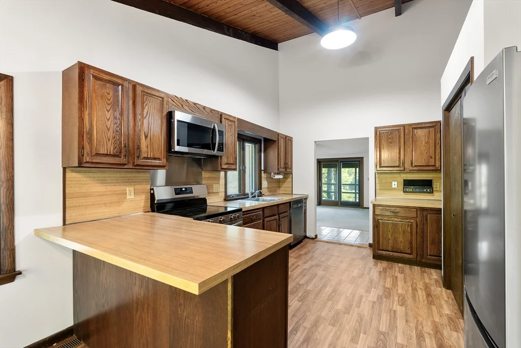 4 bed, 3 bath apartment for rent at 4 Tanglewood Rd, Manchester — photo 11 of 38