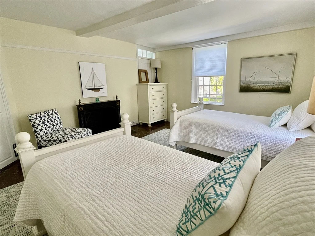 4 bed, 2 bath apartment for rent at 4 Traders Ln, Nantucket — photo 10 of 15