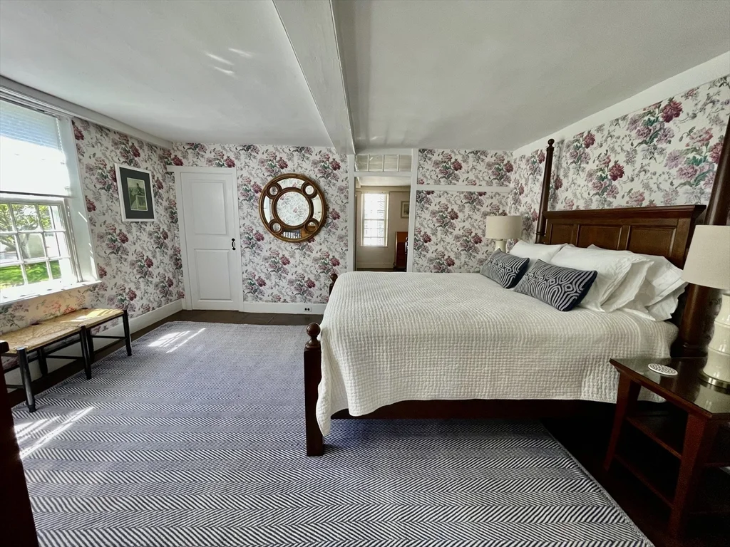 4 bed, 2 bath apartment for rent at 4 Traders Ln, Nantucket — photo 9 of 15