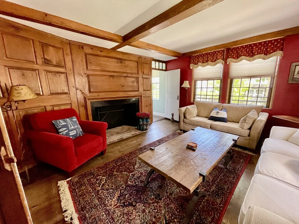 4 bed, 2 bath apartment for rent at 4 Traders Ln, Nantucket — photo 5 of 15