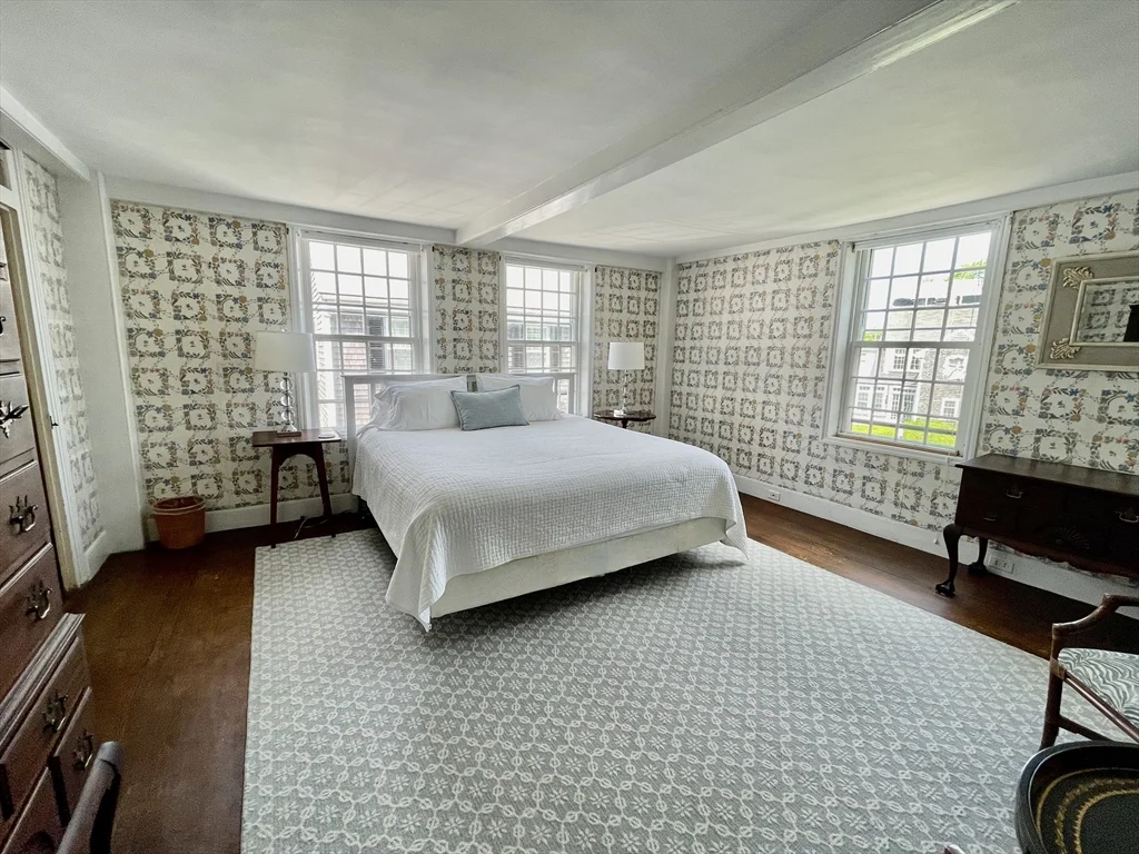 4 bed, 2 bath apartment for rent at 4 Traders Ln, Nantucket — photo 8 of 15