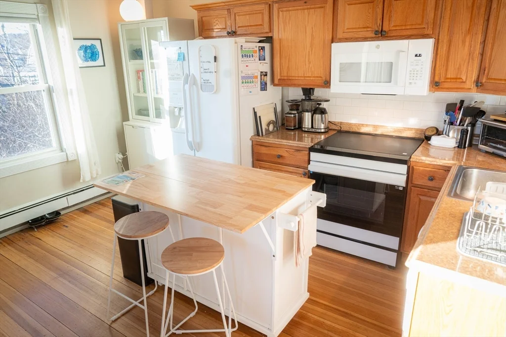 4 bed, 2 bath apartment for rent at 4 Tyndale St Unit 2, Roslindale — photo 5 of 20
