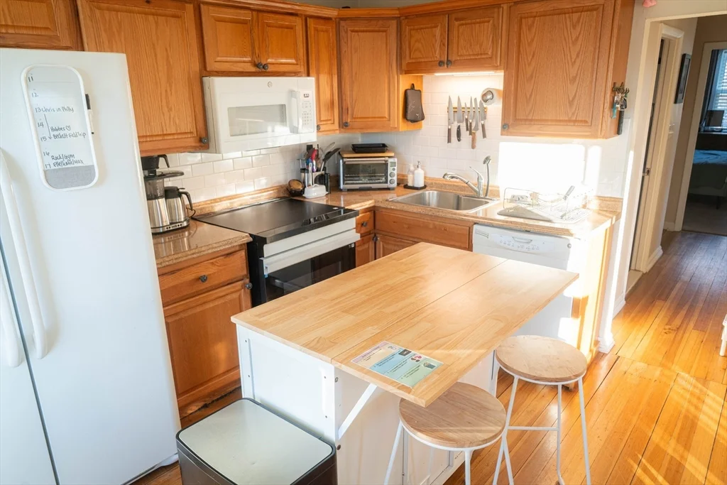 4 bed, 2 bath apartment for rent at 4 Tyndale St Unit 2, Roslindale — photo 6 of 20