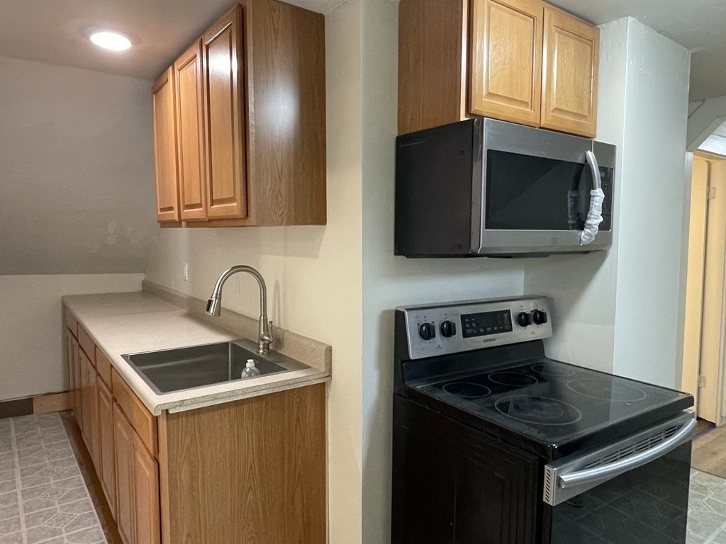 2 bed, 1 bath apartment for rent at 4 Underwood Ct Unit 3, Westborough — photo 3 of 16