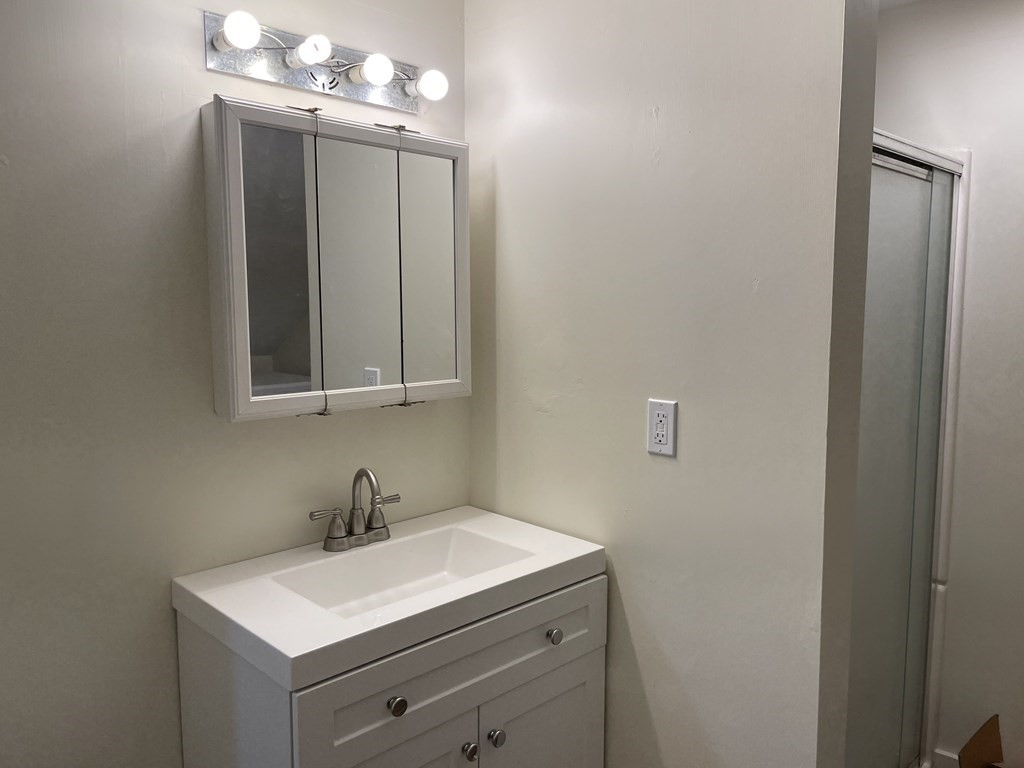 2 bed, 1 bath apartment for rent at 4 Underwood Ct Unit 3, Westborough — photo 14 of 16