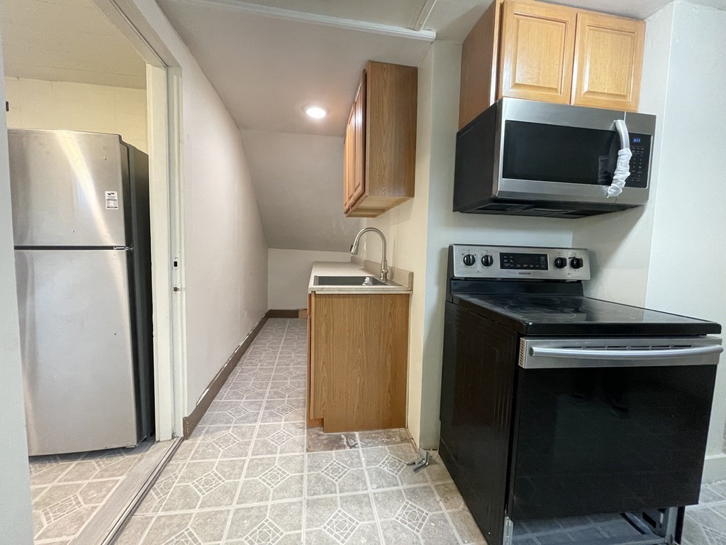 2 bed, 1 bath apartment for rent at 4 Underwood Ct Unit 3, Westborough — photo 4 of 16